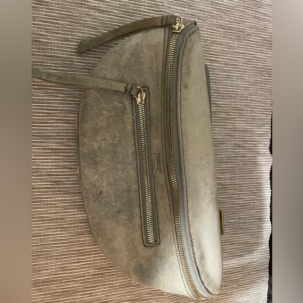 Hammit Charles Medium Belt Bag

MEDIUM:
Pewter/Brushed Gold